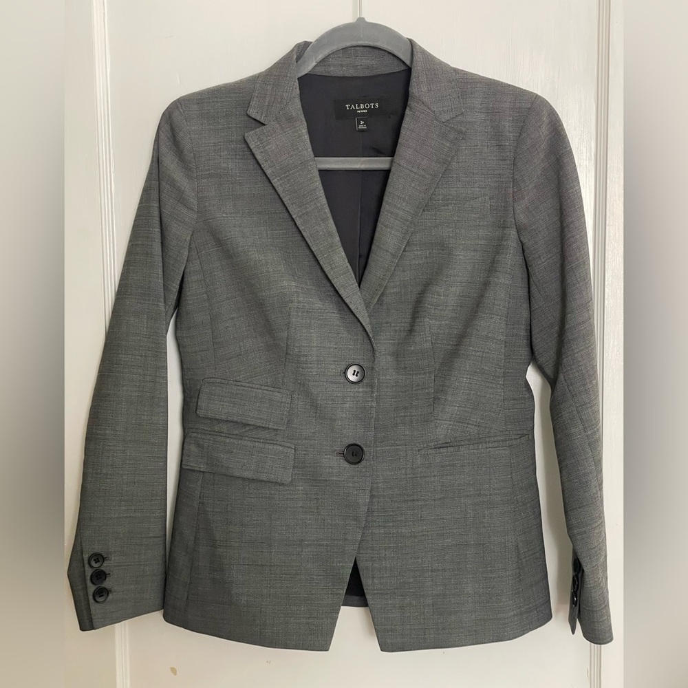 Like New Talbots 2P Gray Tailored Blazer in a Wool Blend and Fully Lined